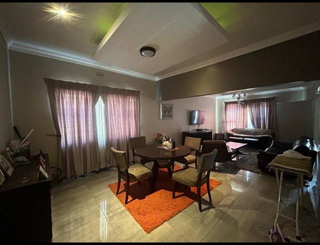 6 BEDROOM HOUSE FOR SALE IN ORANGE GROVE